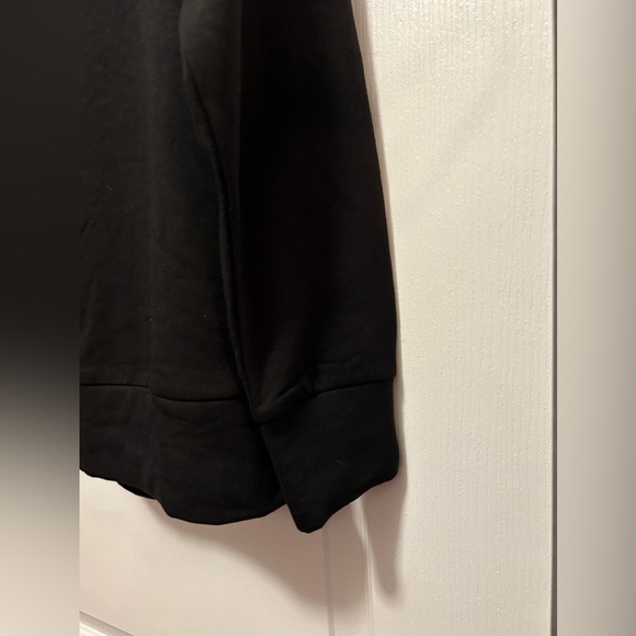 Eddie Bauer Women’s Black Hoodie with Drawstring
Soft Fabric Relaxed Fit medium - Picture 5 of 13